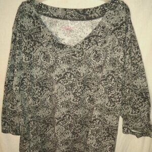 (B) Woman Within V Neck, 3/4 Sleeve T Shirt 4X Black / Grey Paisley Print